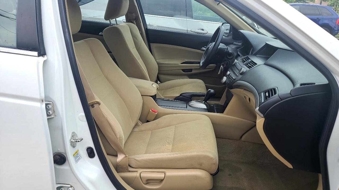 Honda Accord LX sedan AT 2011