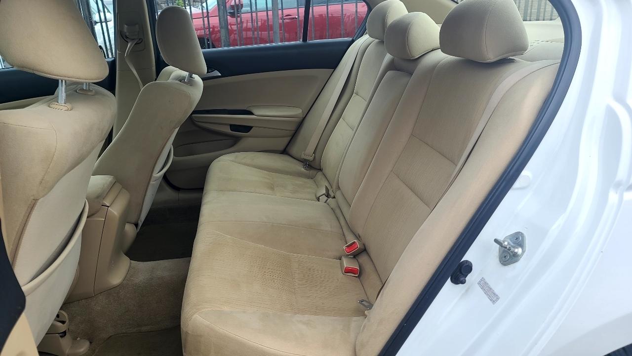 Honda Accord LX sedan AT 2011