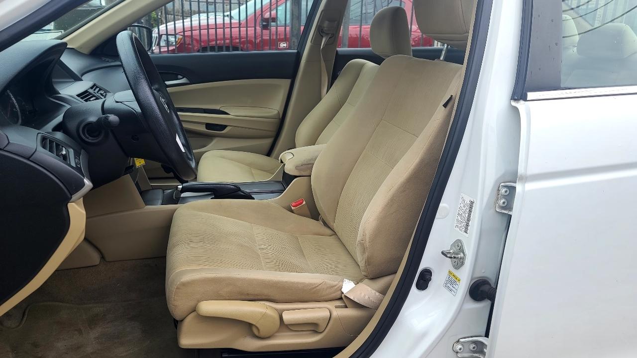 Honda Accord LX sedan AT 2011