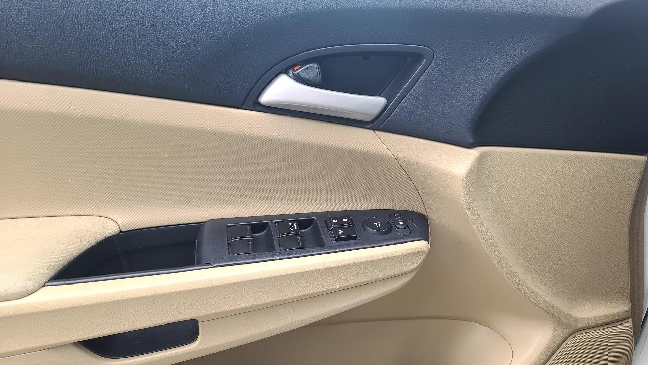 Honda Accord LX sedan AT 2011