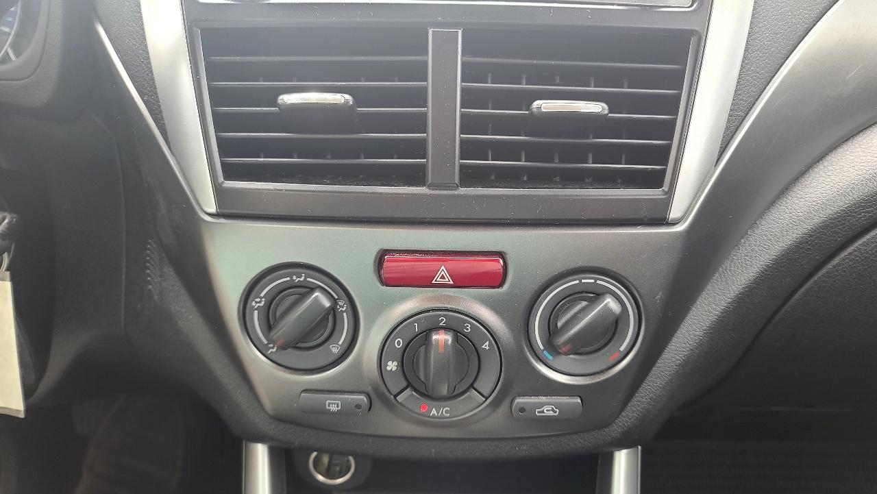 Subaru Forester 2.5X 2012