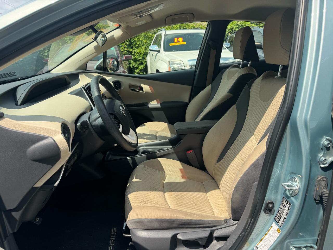 Toyota Prius Two 2017