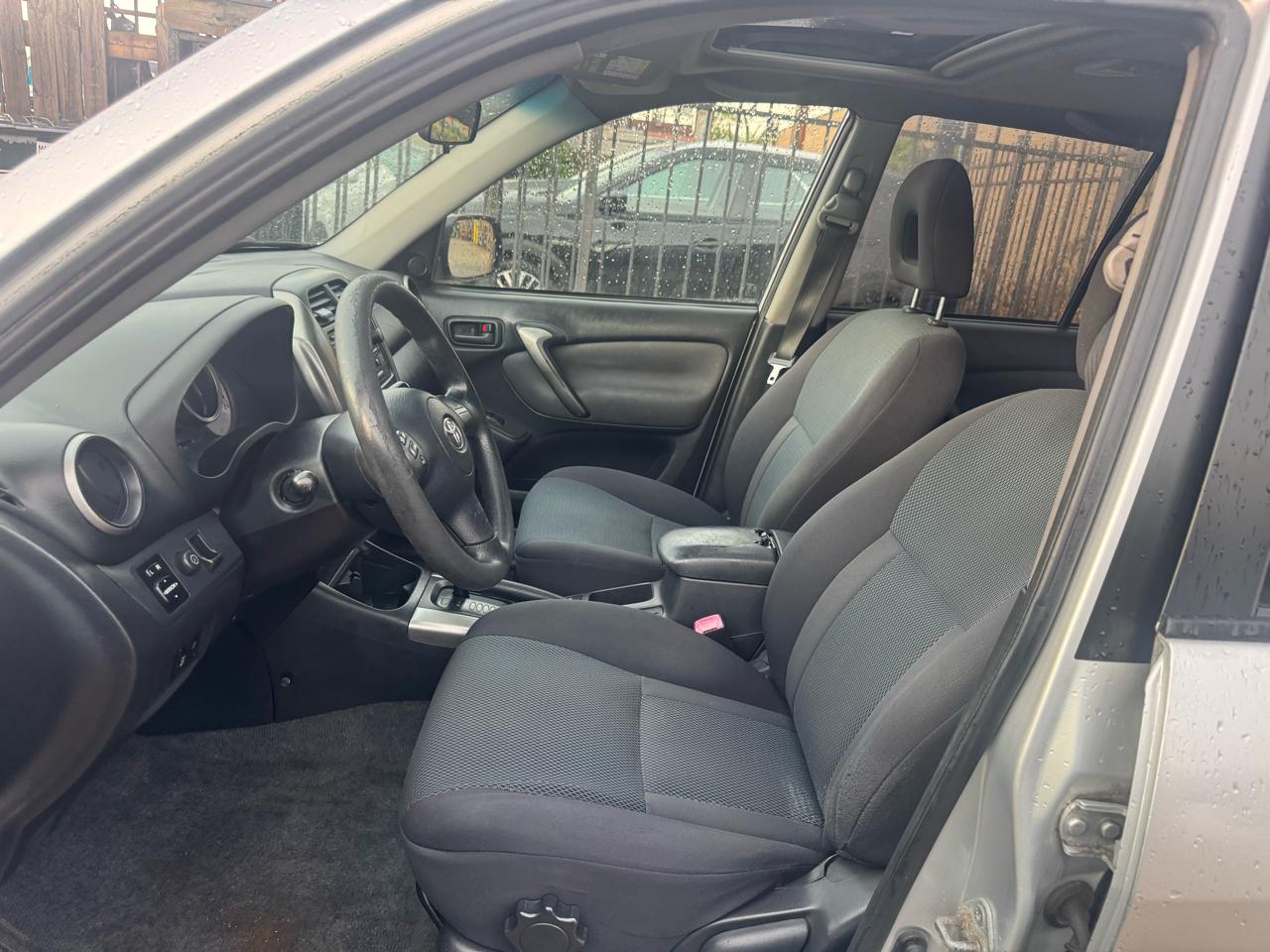 Toyota RAV4 FWD 4dr I4 Sport (Natl) 2004