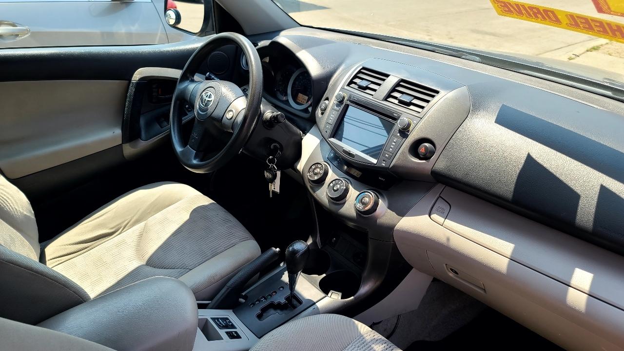 Toyota RAV4 Base I4 4WD 2010