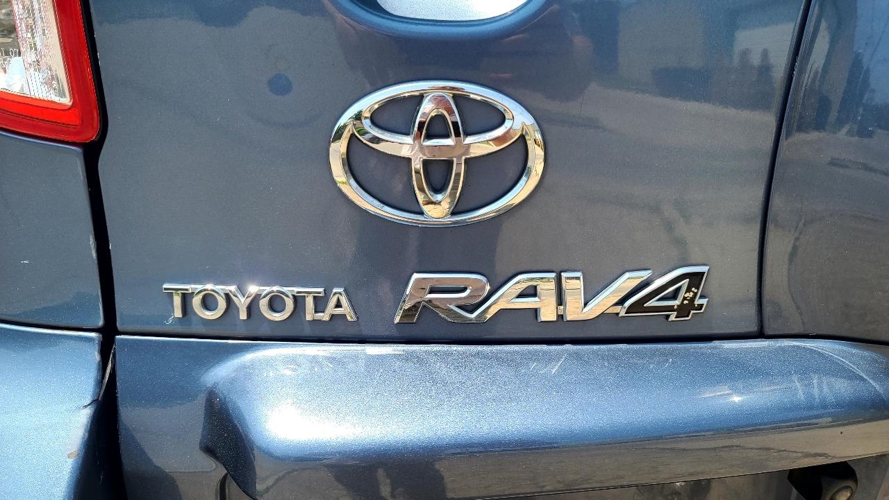 Toyota RAV4 Base I4 4WD 2010