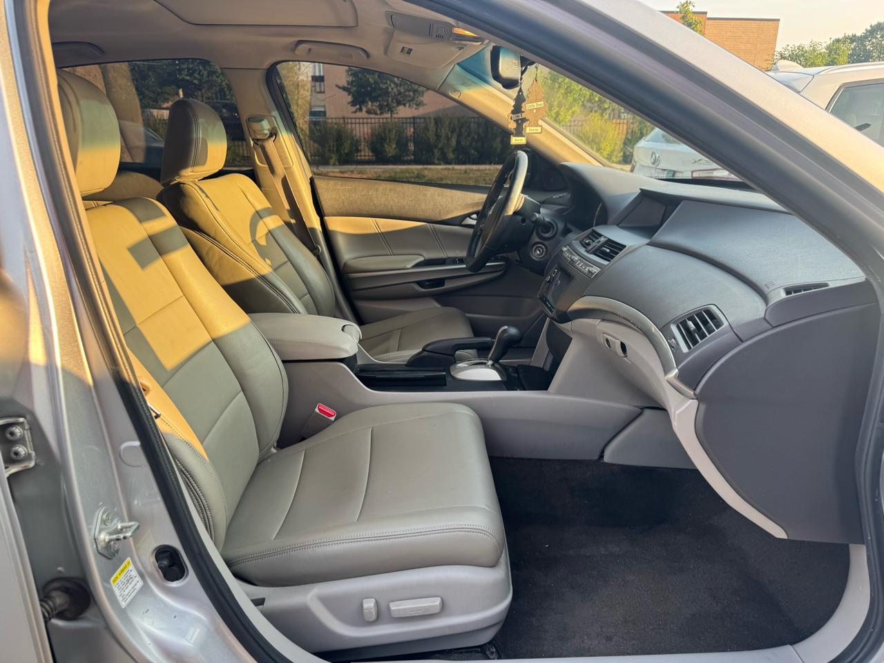 Honda Accord EX-L V-6 Sedan AT 2010
