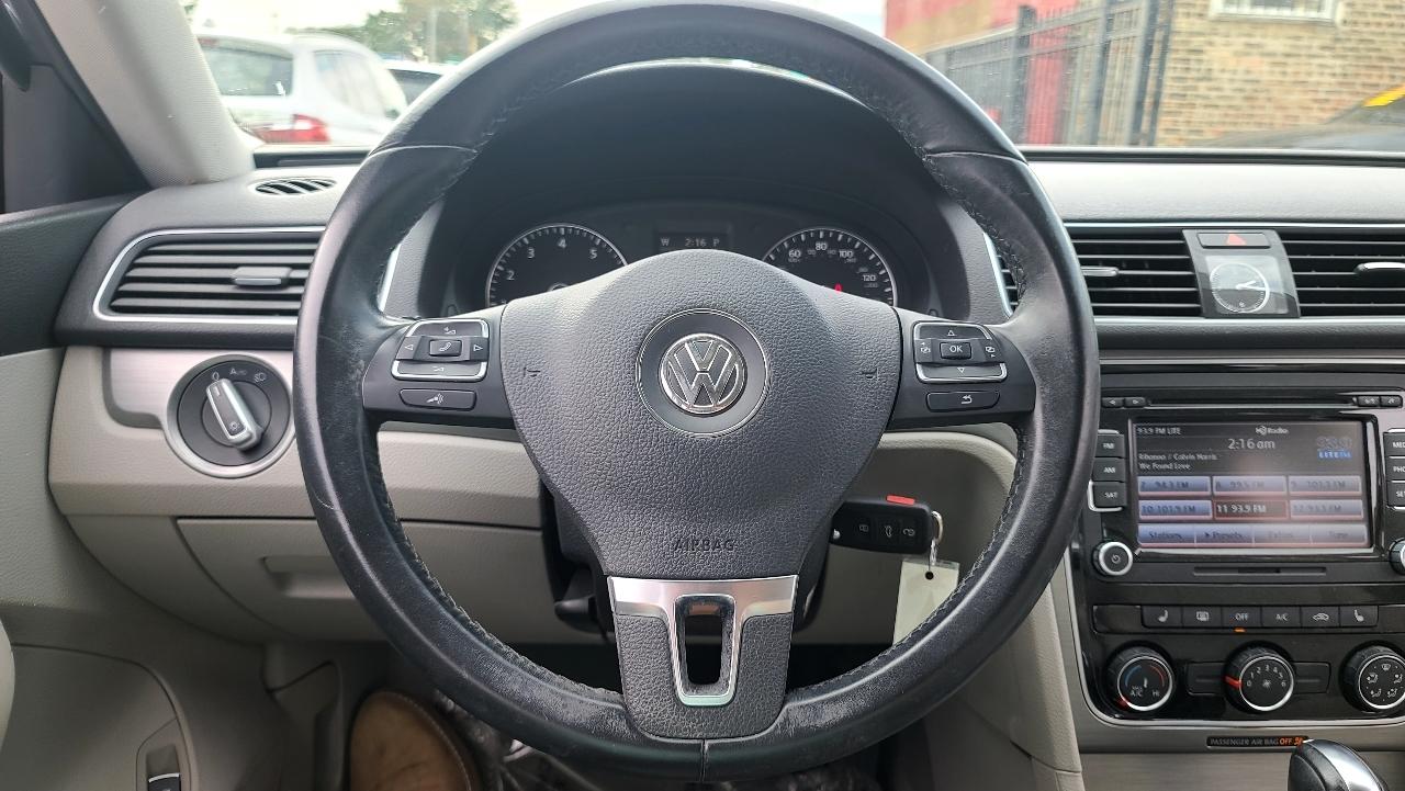 Volkswagen Passat 1.8T SE AT 2014