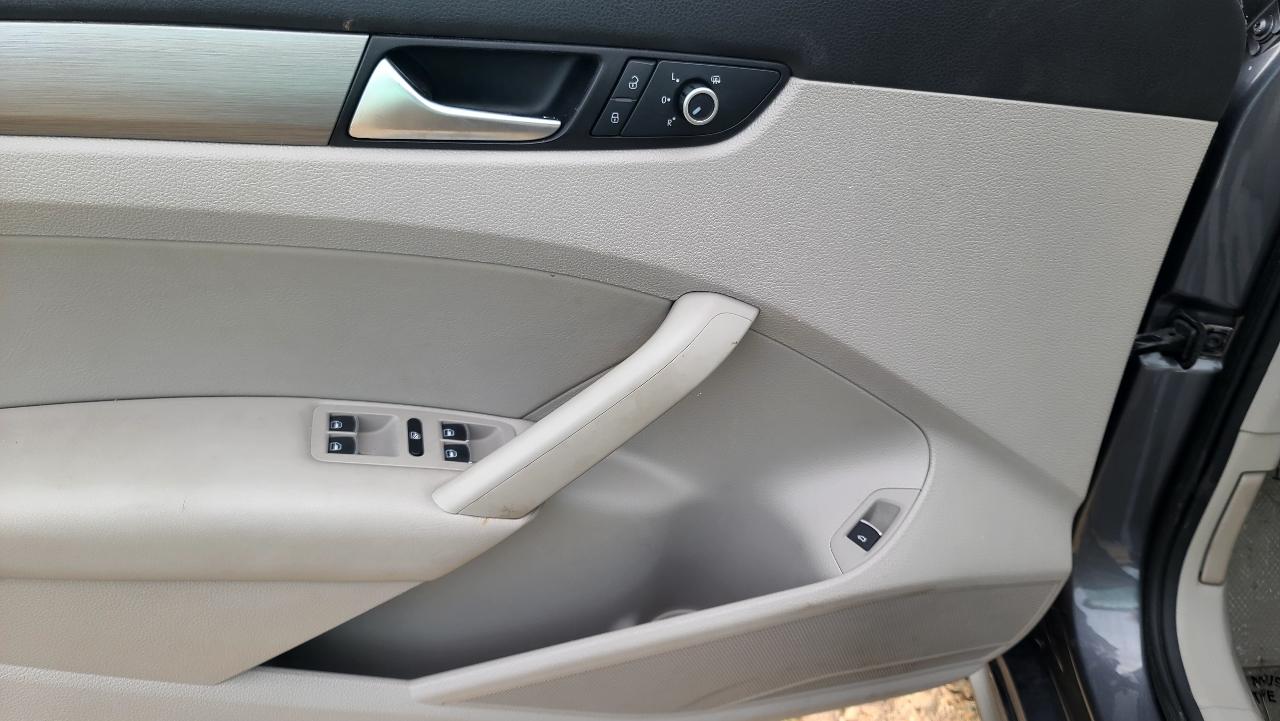 Volkswagen Passat 1.8T SE AT 2014
