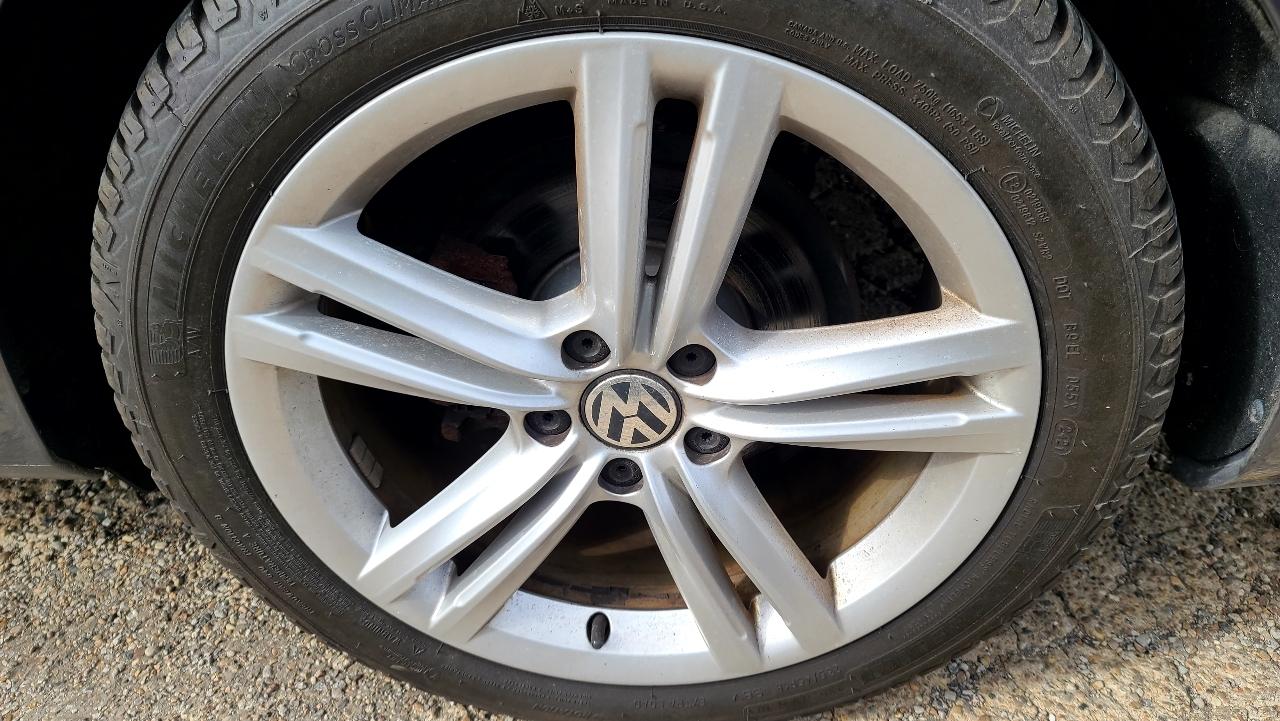 Volkswagen Passat 1.8T SE AT 2014