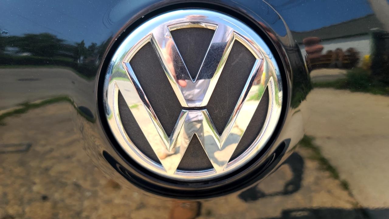 Volkswagen Golf 2.5L Conv & Sunroof 4 Door PZEV 2013