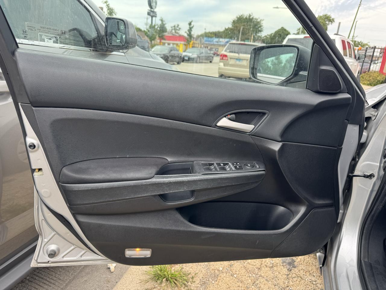 Honda Accord LX sedan AT 2012