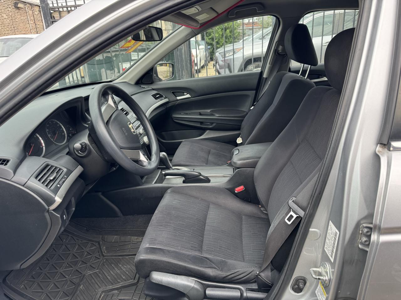 Honda Accord LX sedan AT 2012