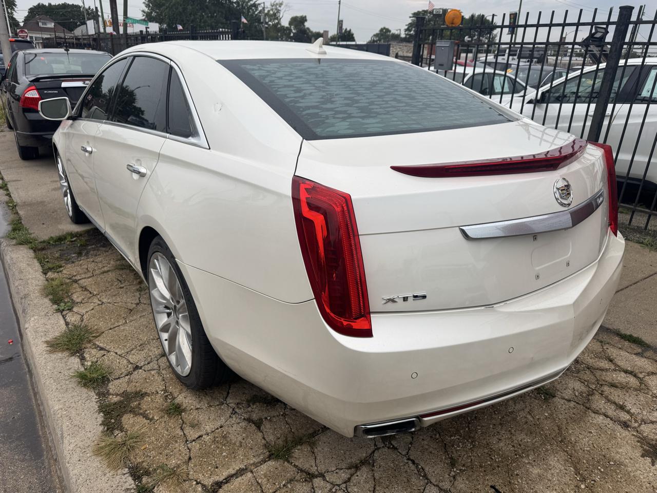 Cadillac XTS photo 2