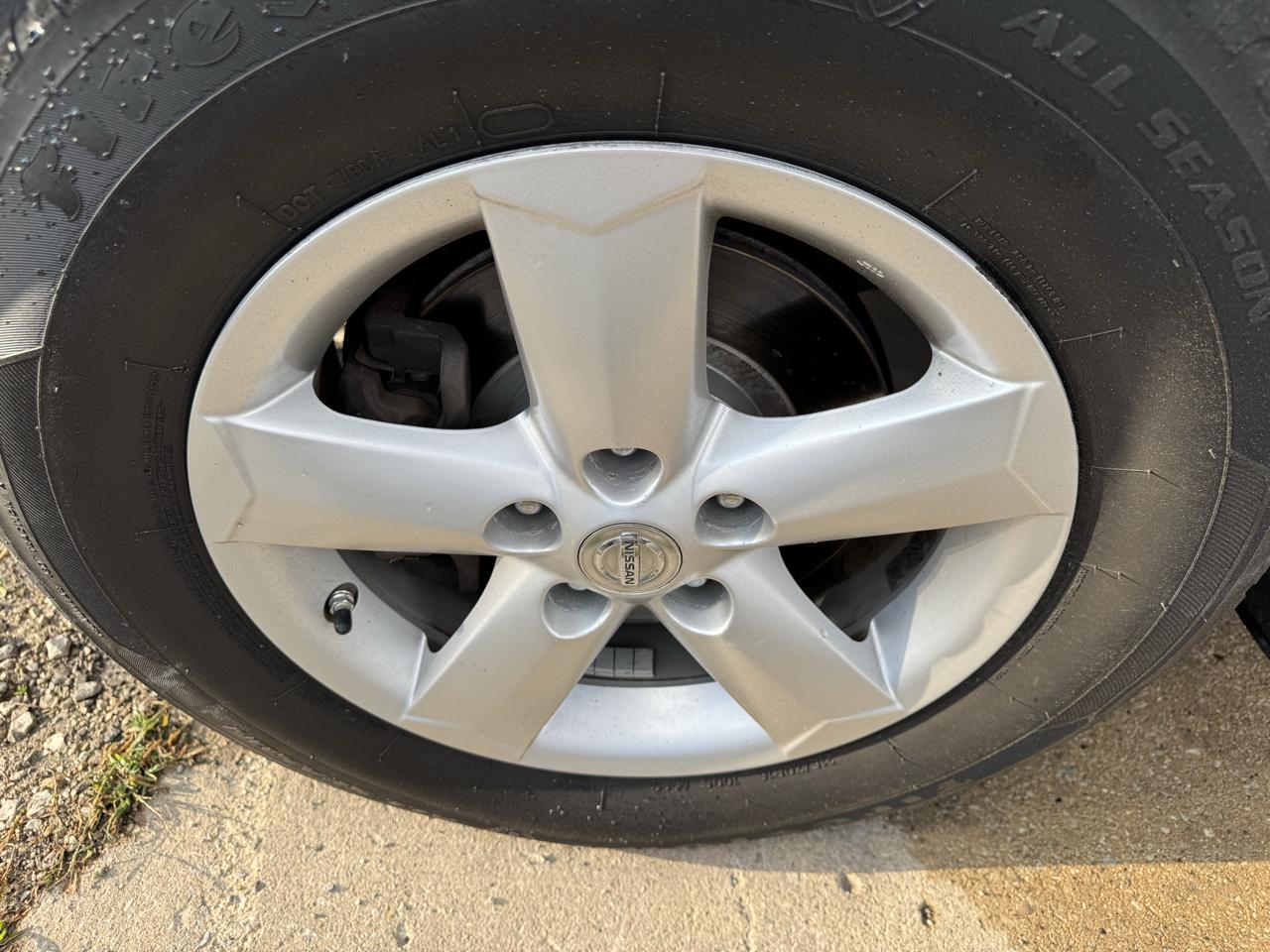 Nissan Rogue S AWD 2013