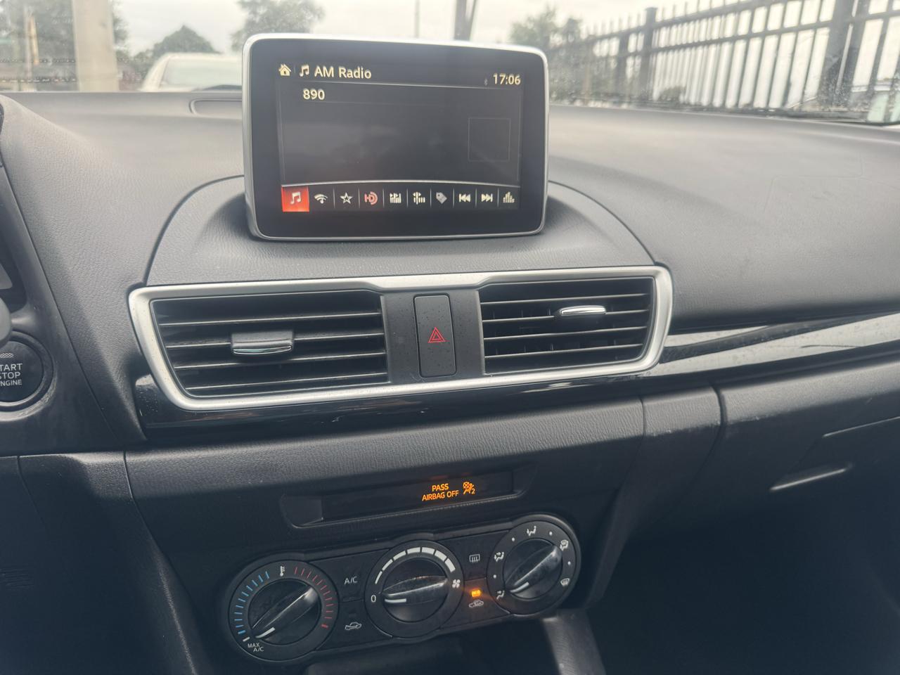 Mazda Mazda3 photo 15