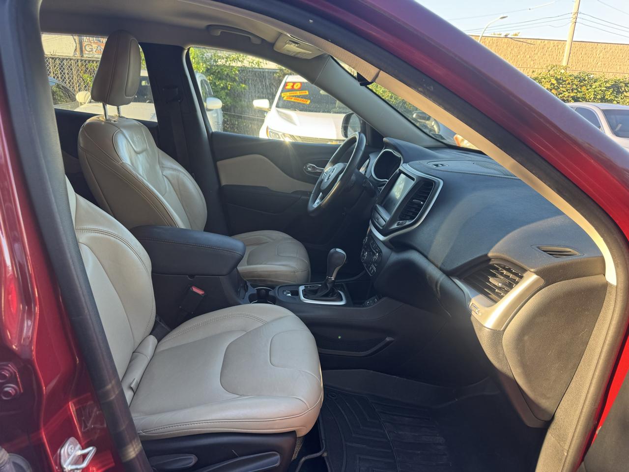 Jeep Cherokee photo 26