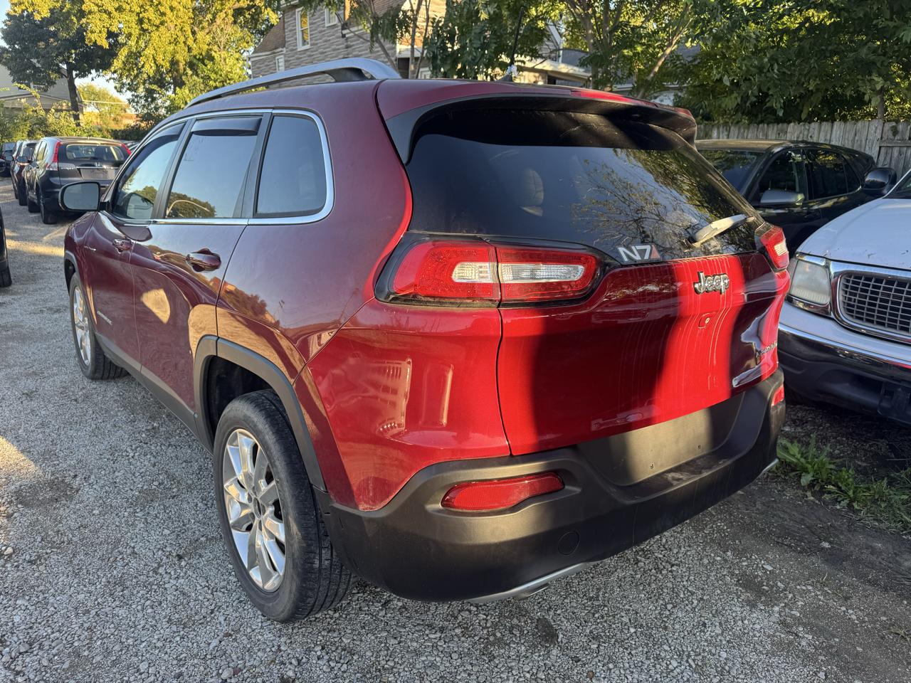Jeep Cherokee photo 2