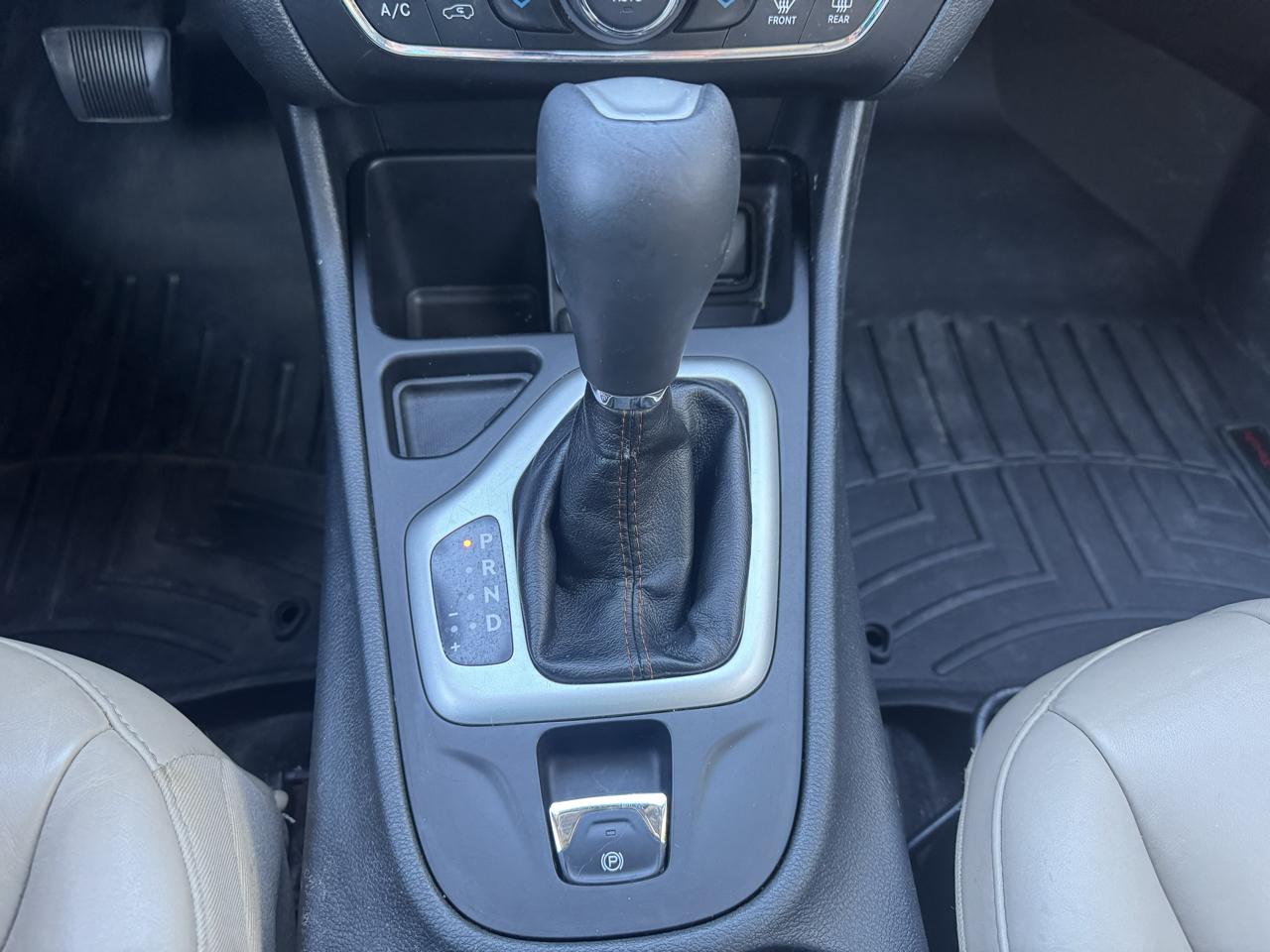 Jeep Cherokee photo 18
