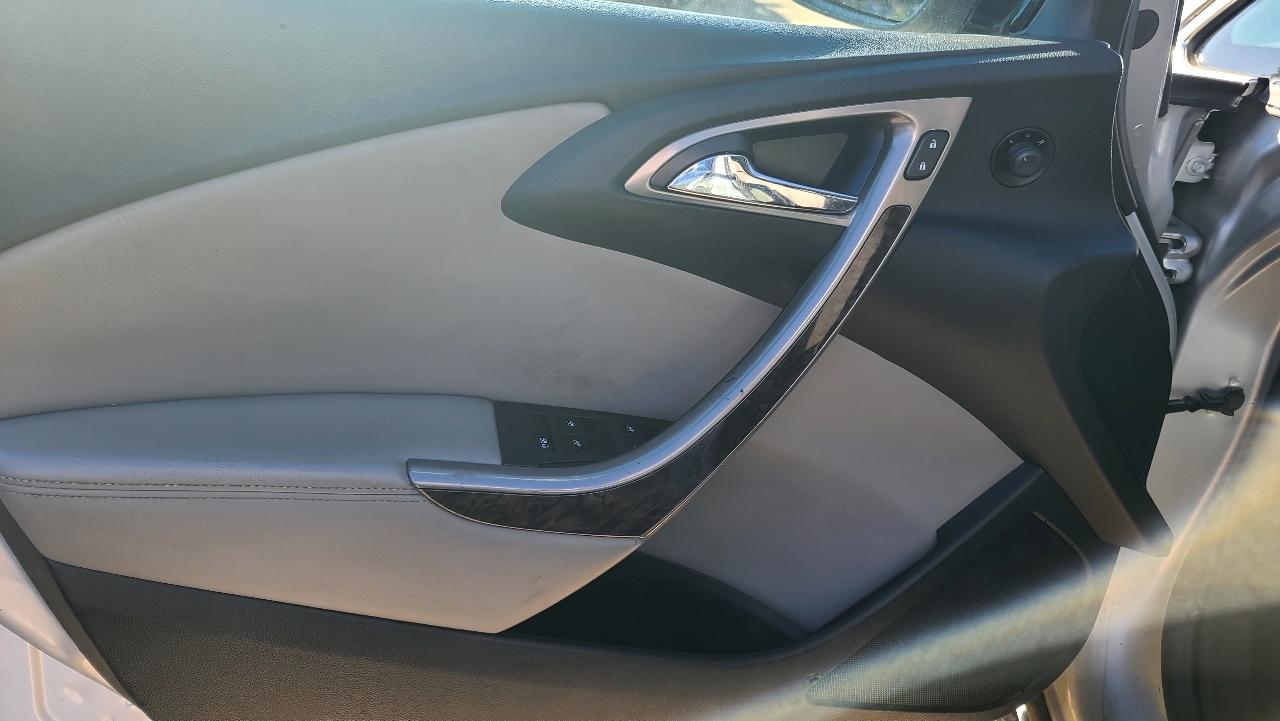 Buick Verano Base 2012