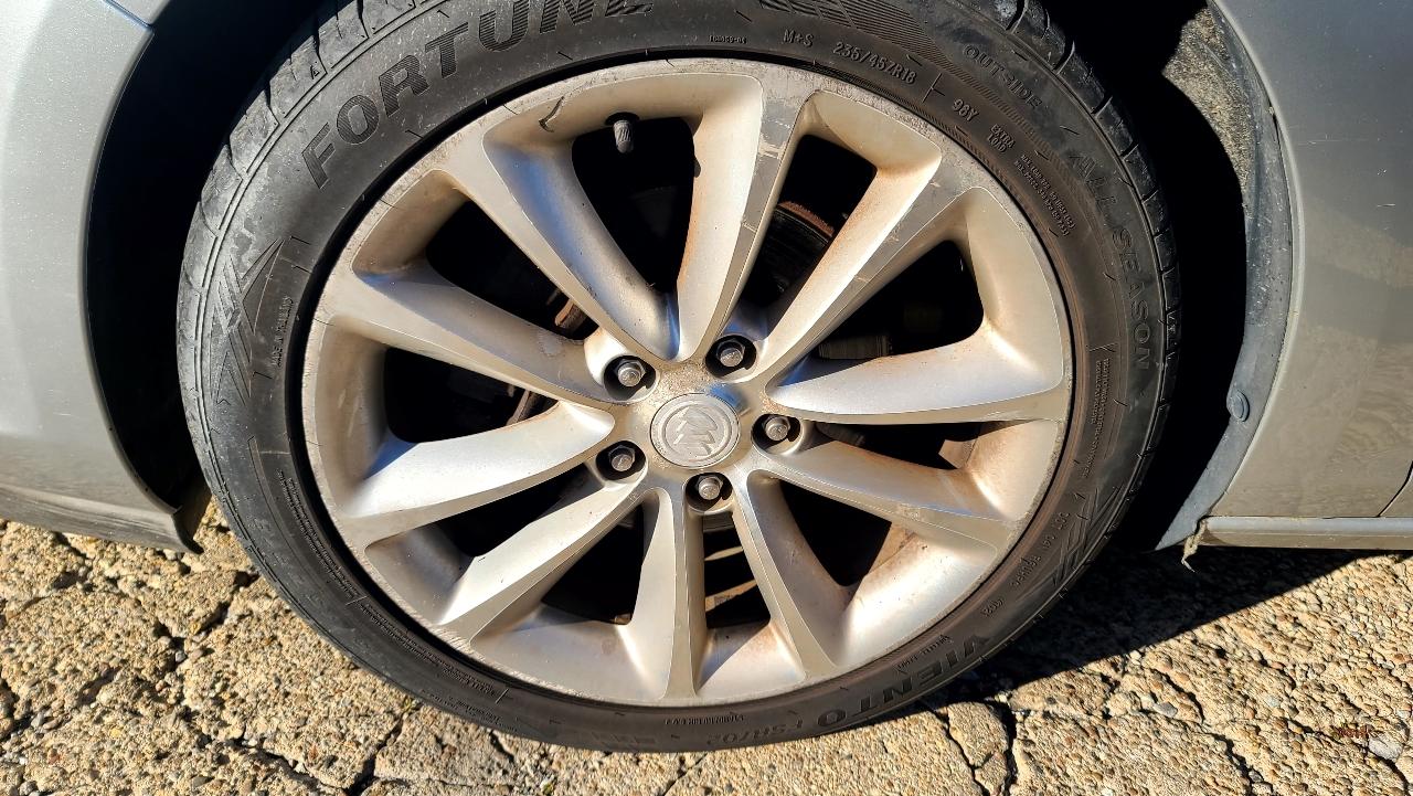 Buick Verano Base 2012