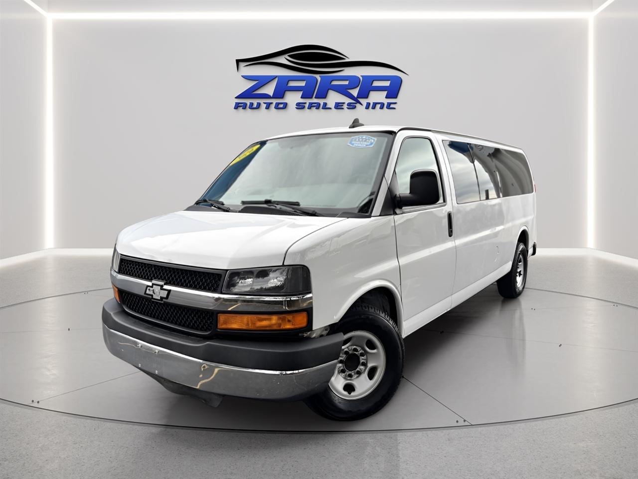 2016 Chevrolet Express Passenger RWD 3500 155" LT w/1LT