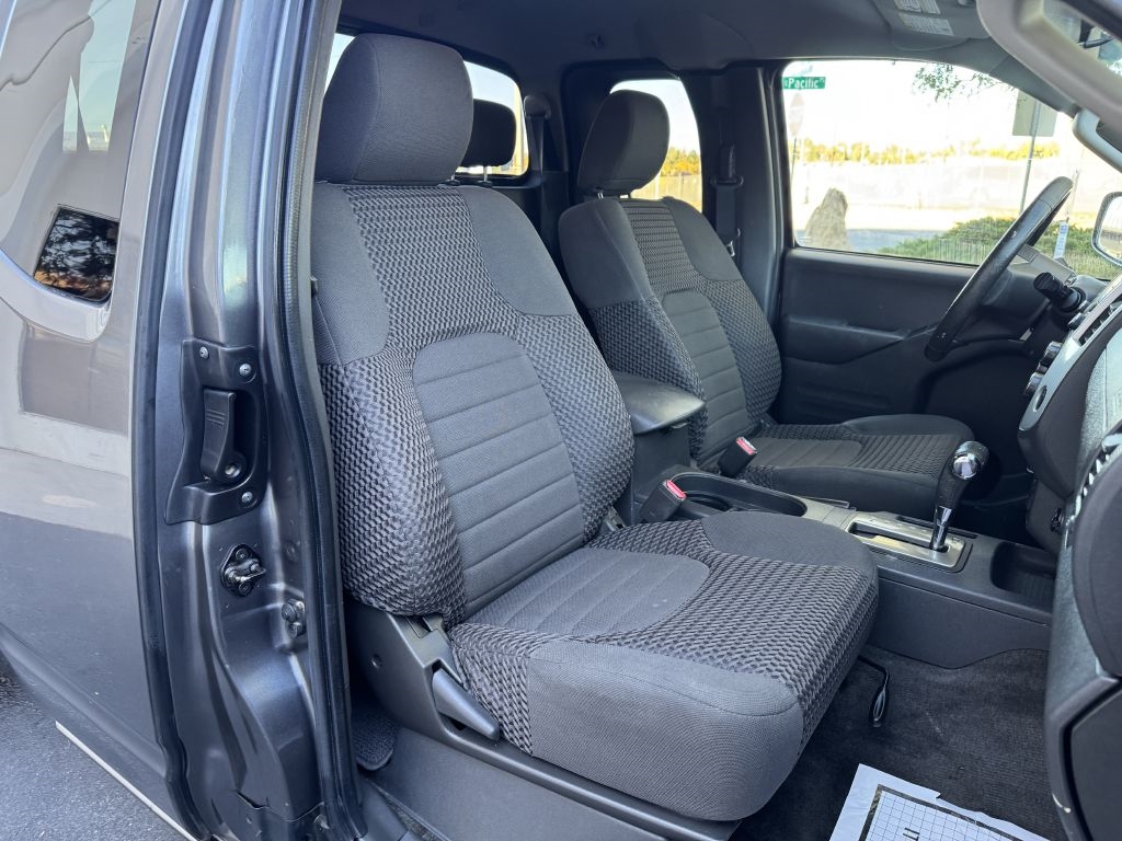 Nissan Frontier 4WD King Cab Auto SV 2016