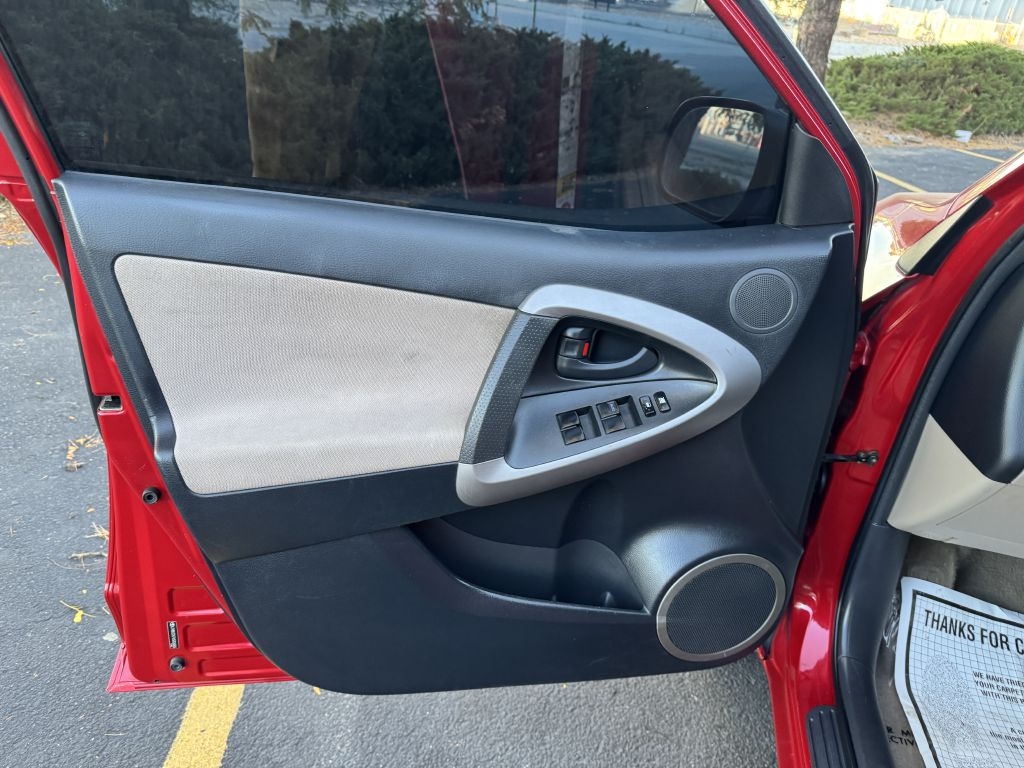 Toyota RAV4 4dr Base V6 4WD (Natl) 2006