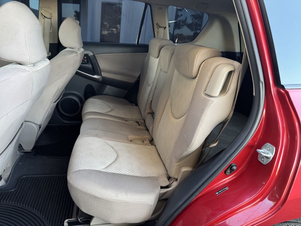 Toyota RAV4 4dr Base V6 4WD (Natl) 2006