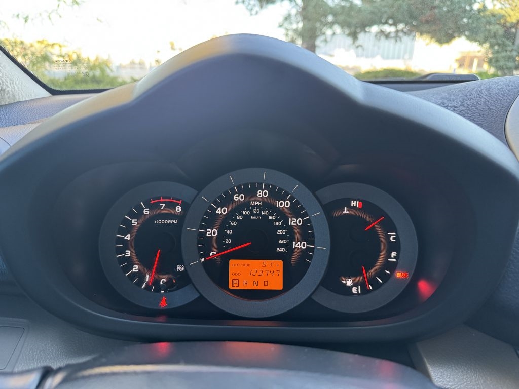 Toyota RAV4 4dr Base V6 4WD (Natl) 2006