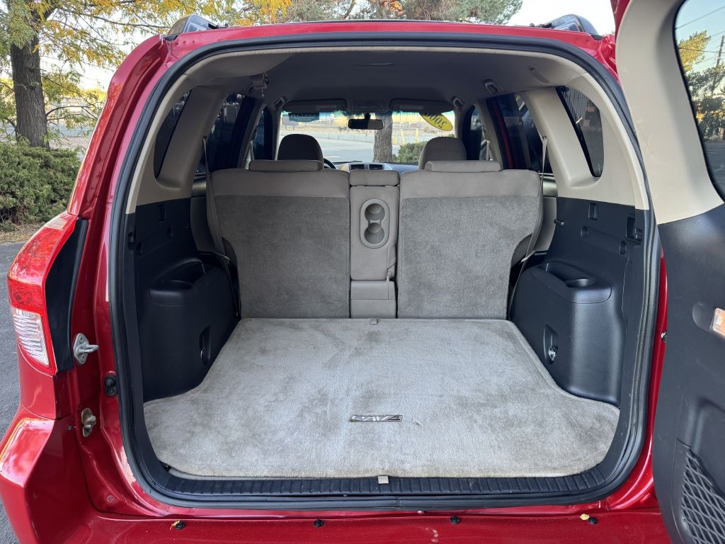 Toyota RAV4 4dr Base V6 4WD (Natl) 2006