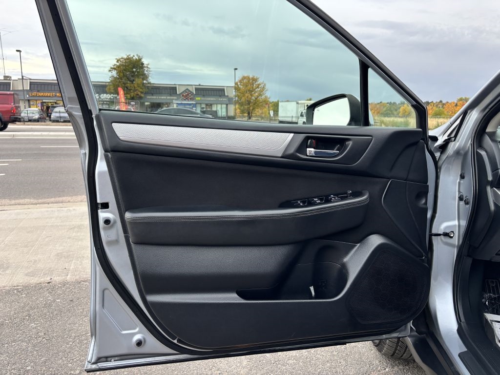 Subaru Outback 4dr Wgn 2.5i Premium 2015