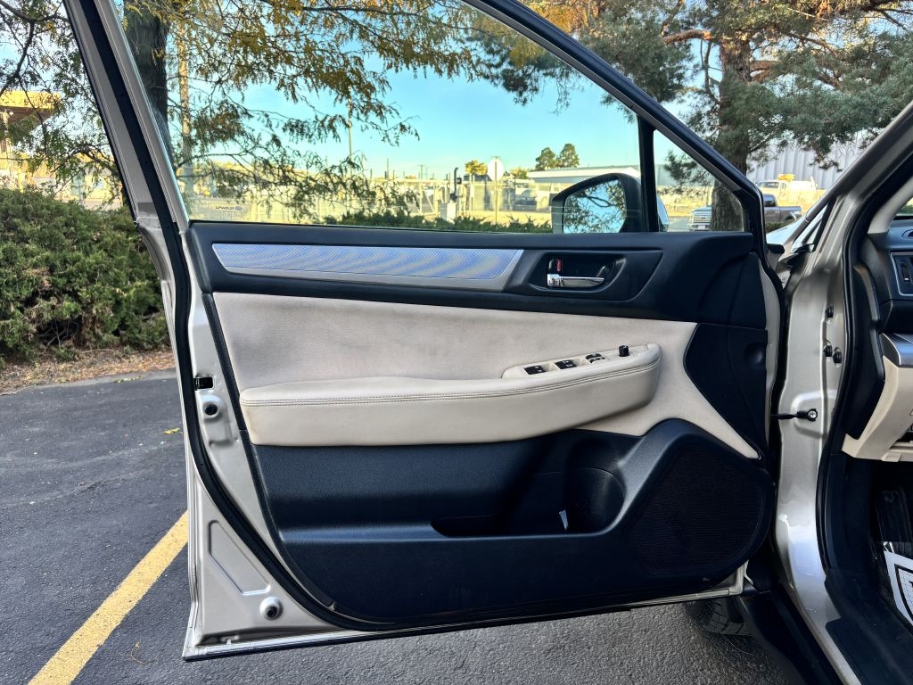 Subaru Outback 4dr Wgn 2.5i Premium 2015