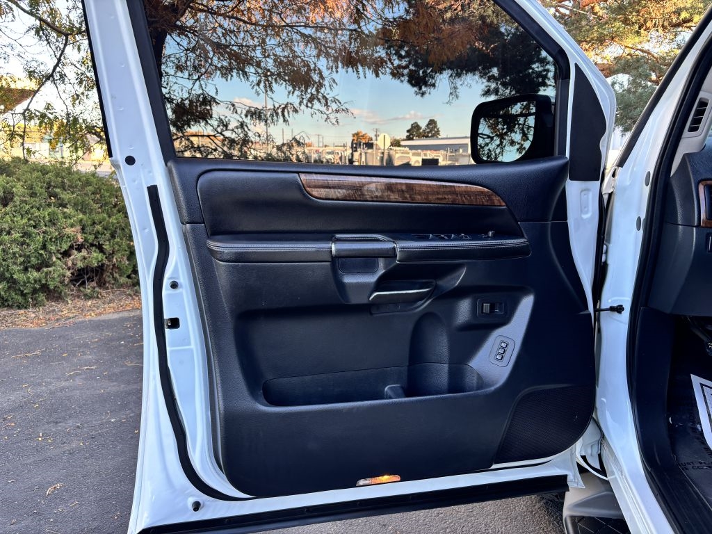 Nissan Armada 4WD 4dr Platinum 2014