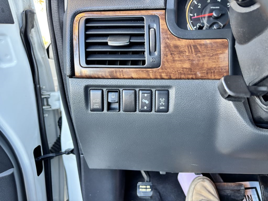 Nissan Armada 4WD 4dr Platinum 2014