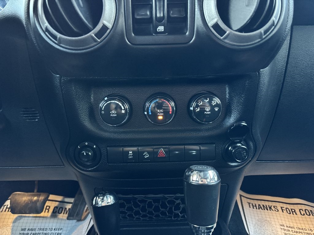 Jeep Wrangler Unlimited 4WD 4dr Sport 2013