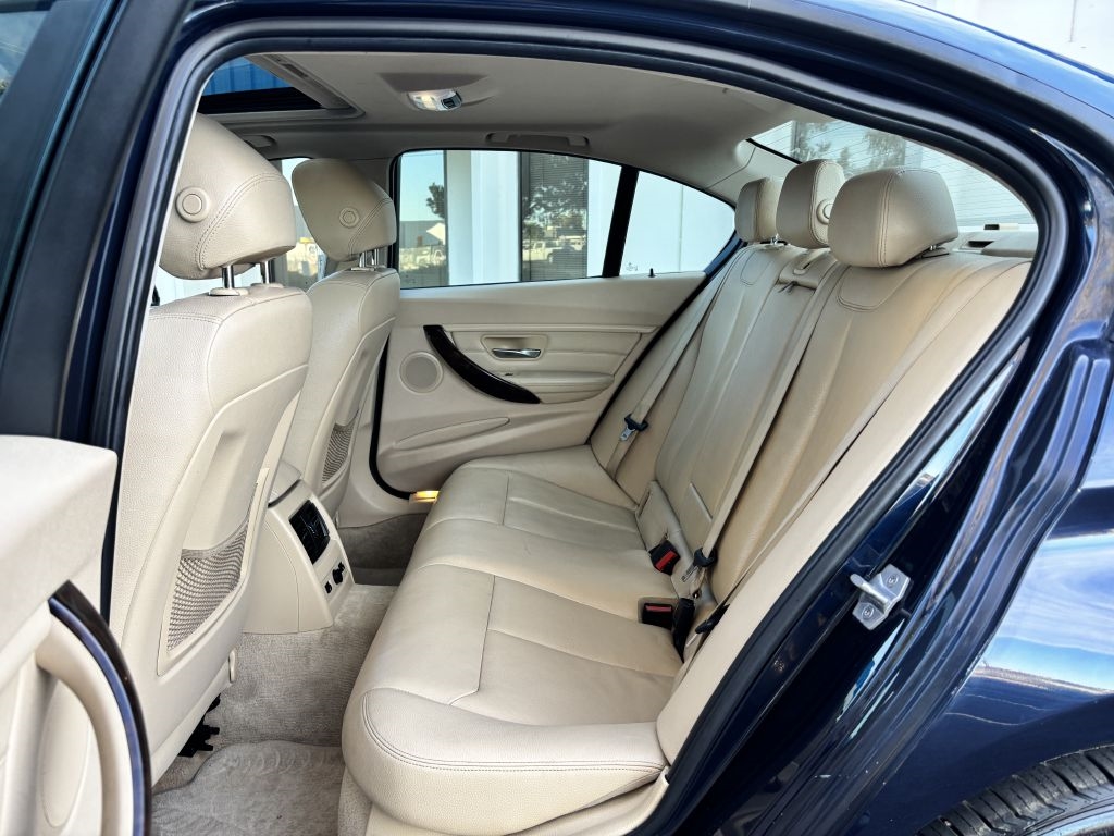 BMW 3 Series 4dr Sdn 328i xDrive AWD SULEV 2014