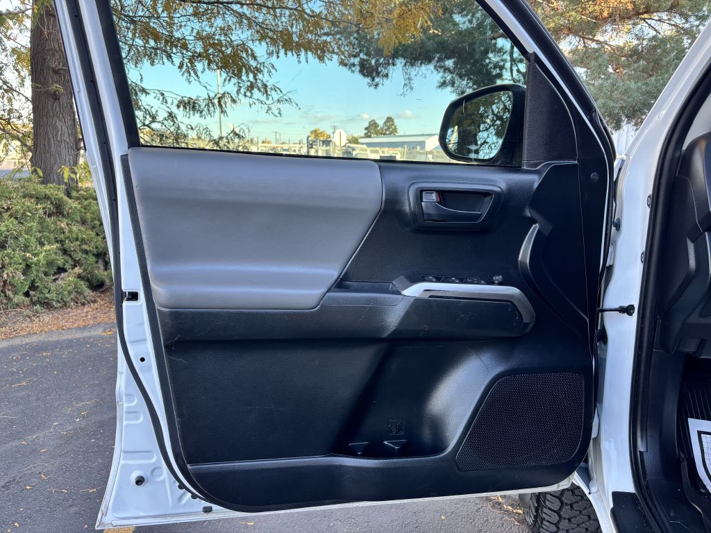 Toyota Tacoma 4WD TRD Off Road Double Cab 5' Bed V6 MT (Natl) 2021