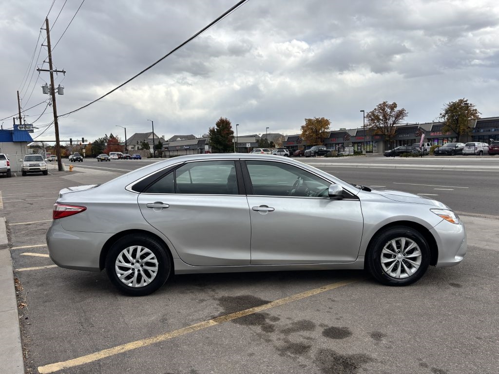 Toyota Camry 4dr Sdn I4 Auto SE w/Special Edition Pkg (Natl) 2016