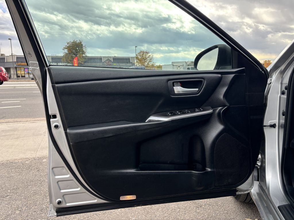 Toyota Camry 4dr Sdn I4 Auto SE w/Special Edition Pkg (Natl) 2016