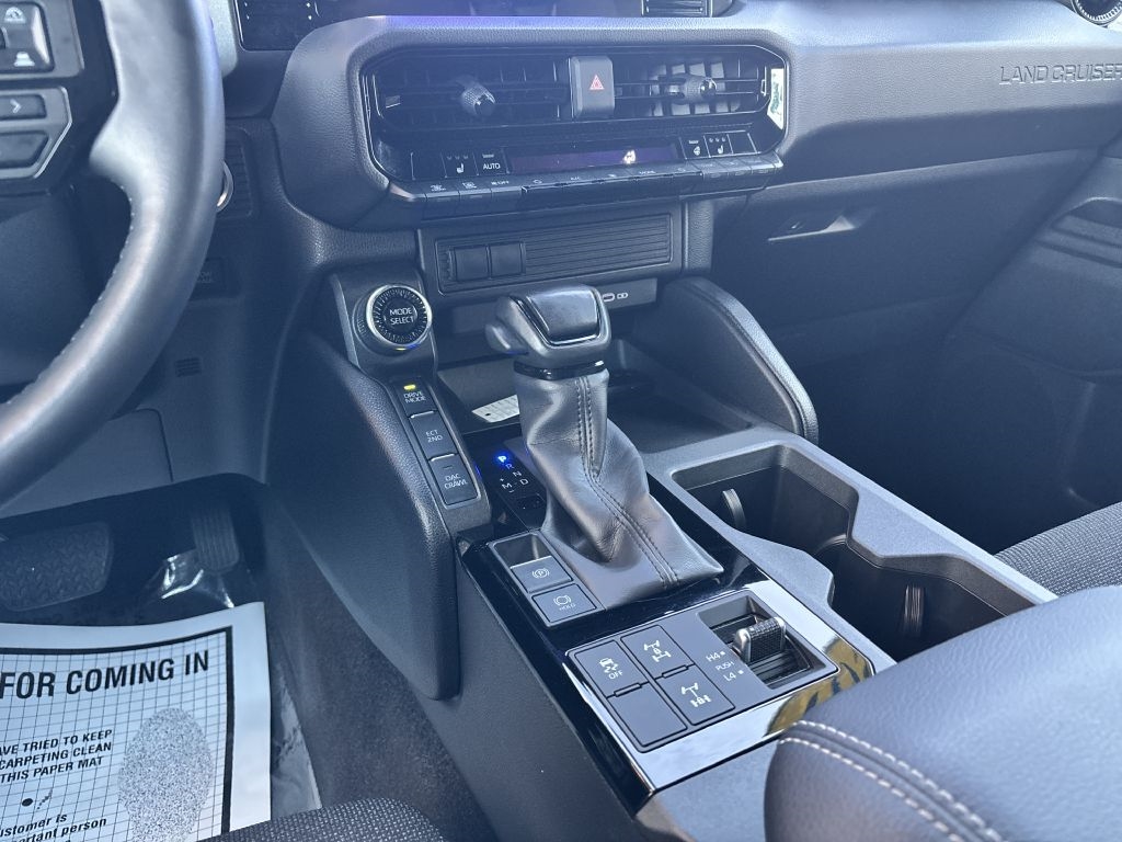 Toyota Land Cruiser 4WD (Natl) 2024