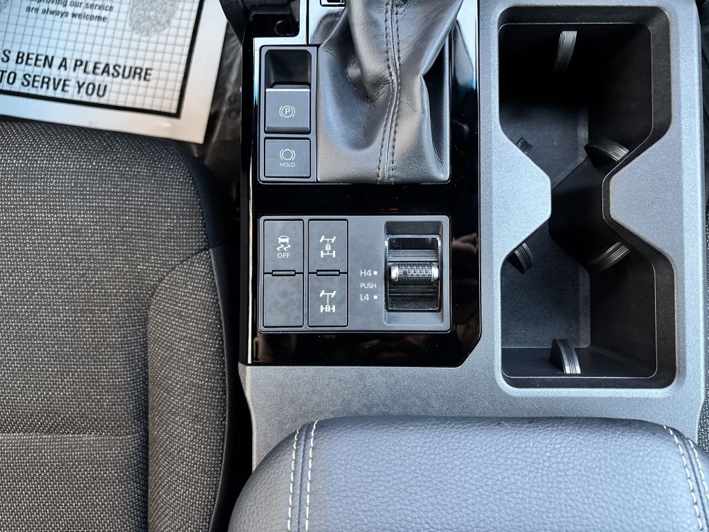 Toyota Land Cruiser 4WD (Natl) 2024