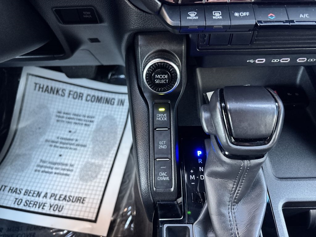 Toyota Land Cruiser 4WD (Natl) 2024