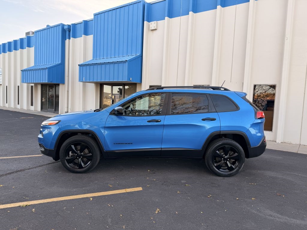 2017 Jeep Cherokee Altitude photo 2