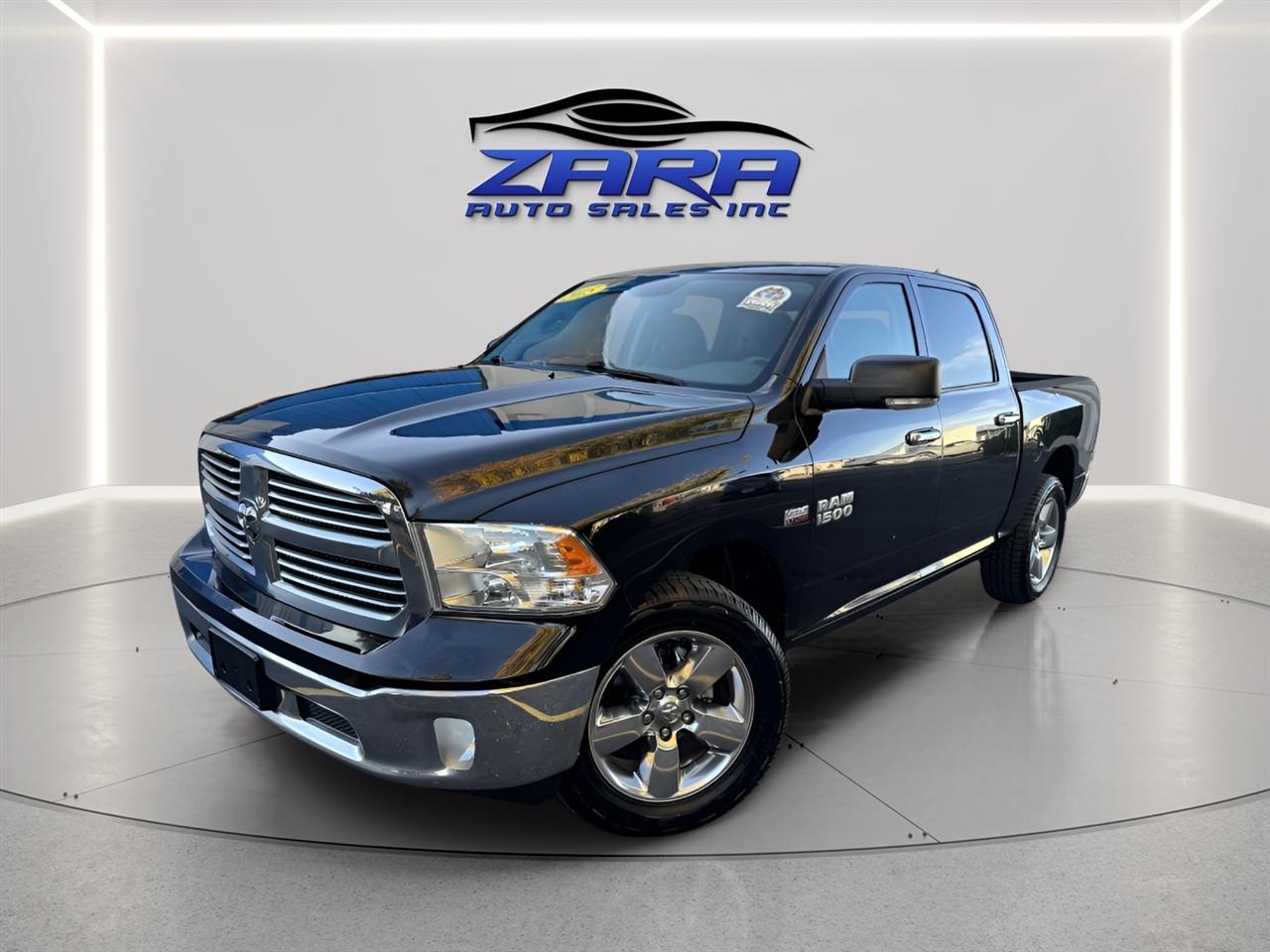 2015 RAM 1500 4WD Crew Cab 140.5" Big Horn