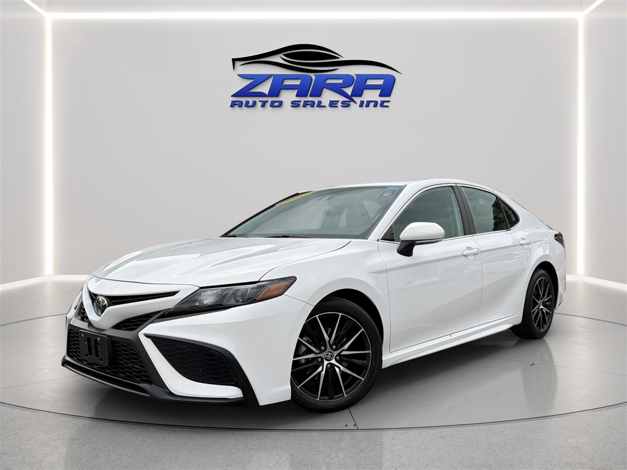 2024 Toyota Camry SE's photo