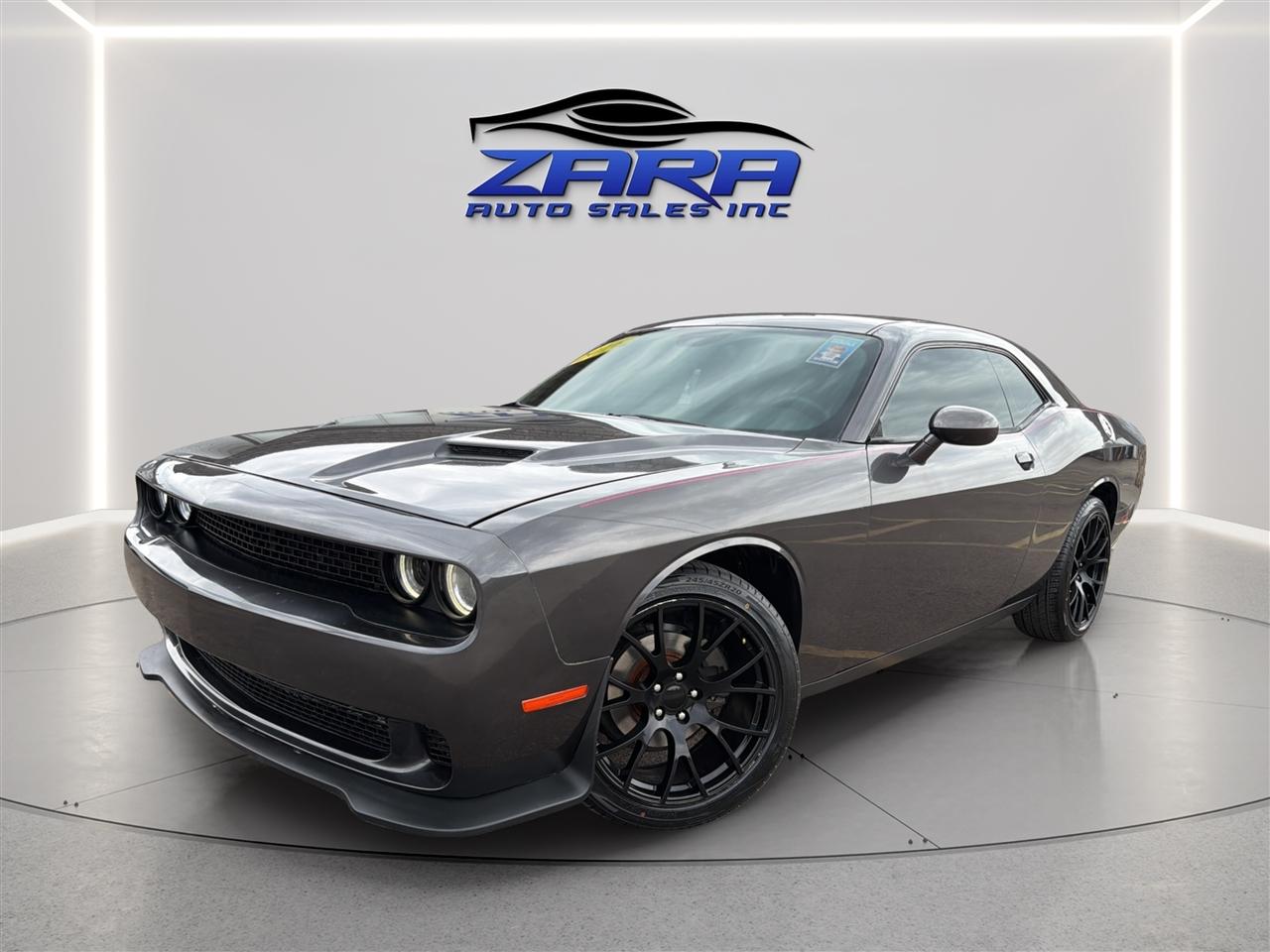 2016 Dodge Challenger SXT's photo