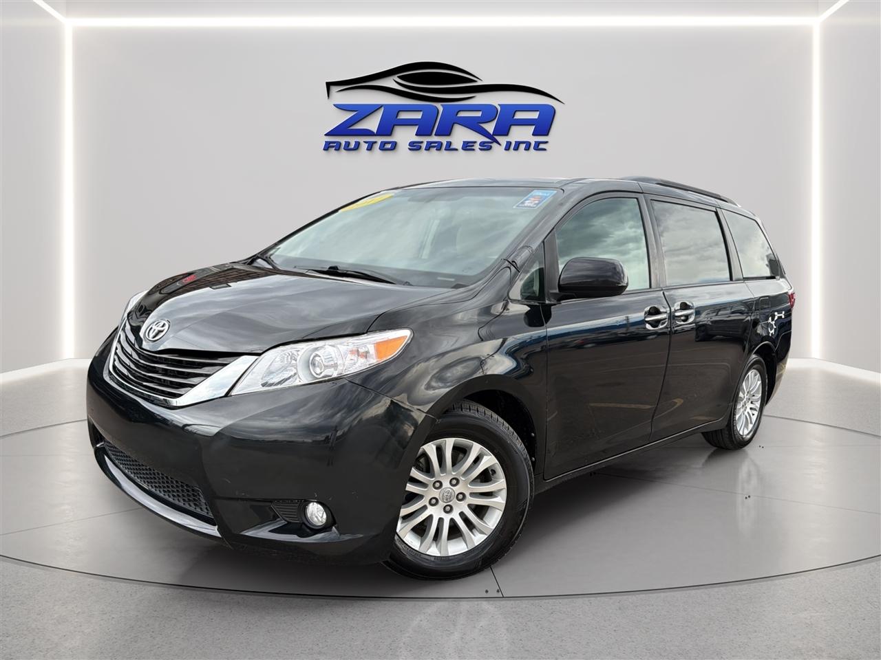 2017 Toyota Sienna XLE Auto Access Seat FWD 7-Passenger (Natl)