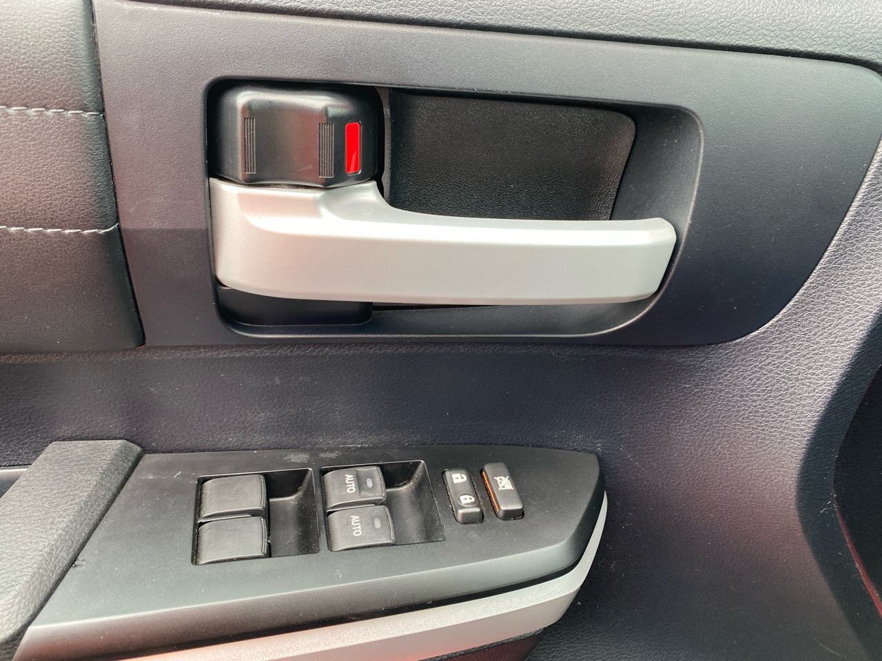 Toyota Tundra Limited 5.7L Double Cab 4WD 2015