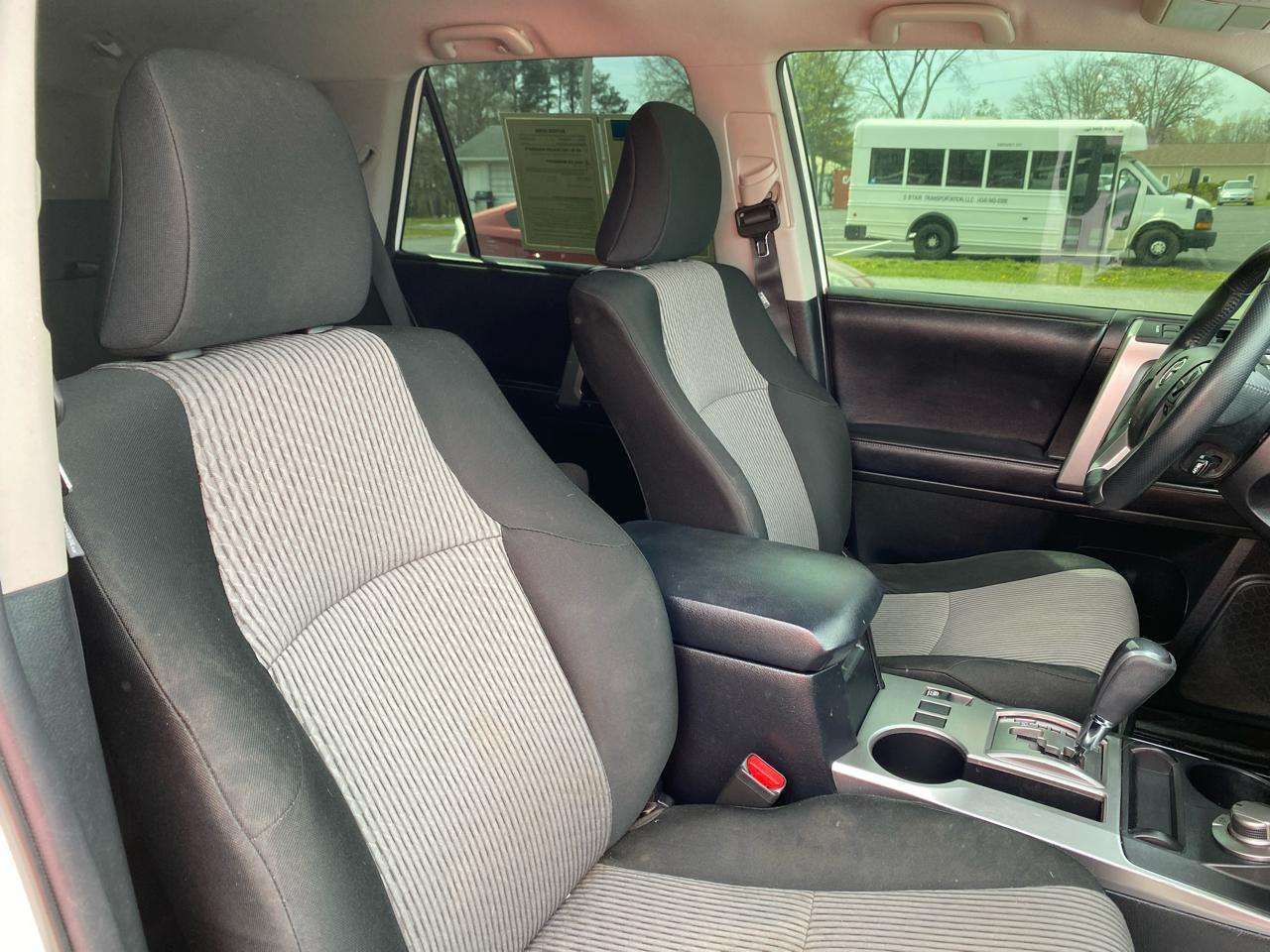 Toyota 4Runner SR5 4WD 2017