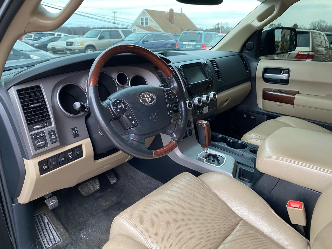 Toyota Sequoia Plantium 4WD 2012